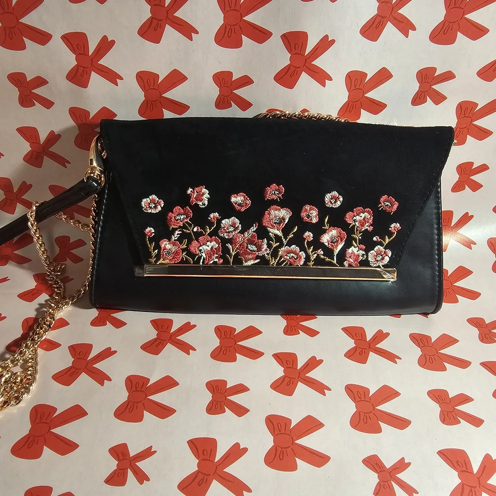 Floral Embroidered Black Clutch - Picture 2 of 8